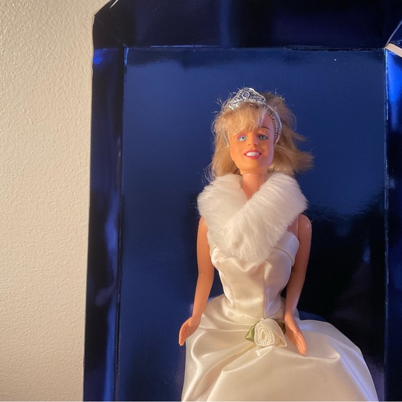 Diana Princess of Wales Doll - Picture 8 of 10